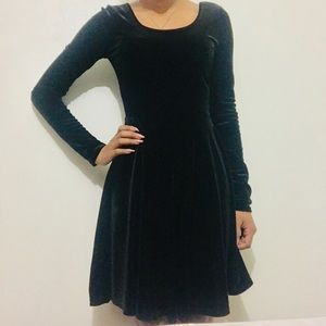 Velvet Long-sleeve Black Dress
